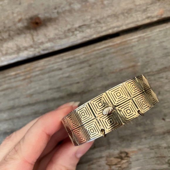 Vintage Whiting And Davis Gold Tone Hinged Bangle With Safety Chain Geometric - Picture 5 of 6